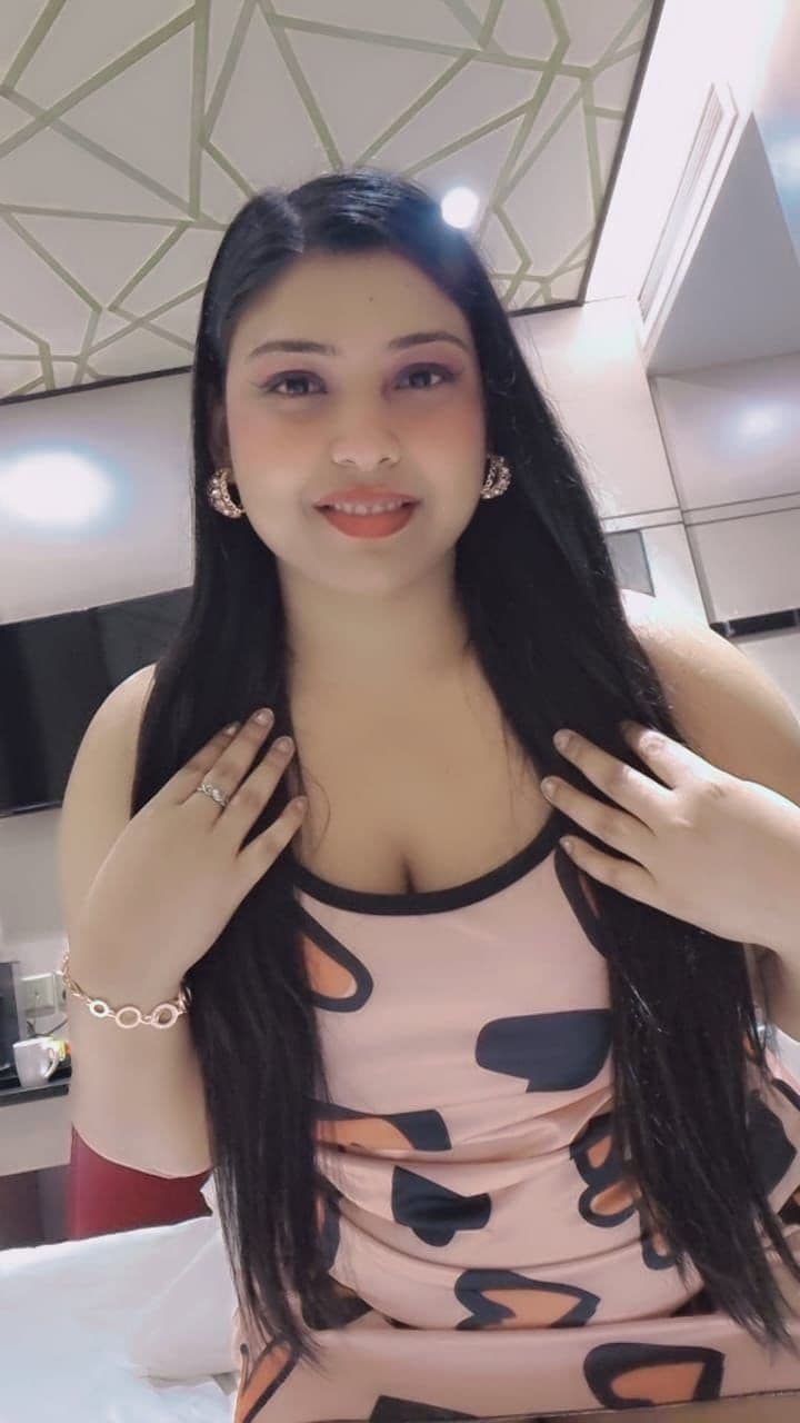 Pooja photo 3