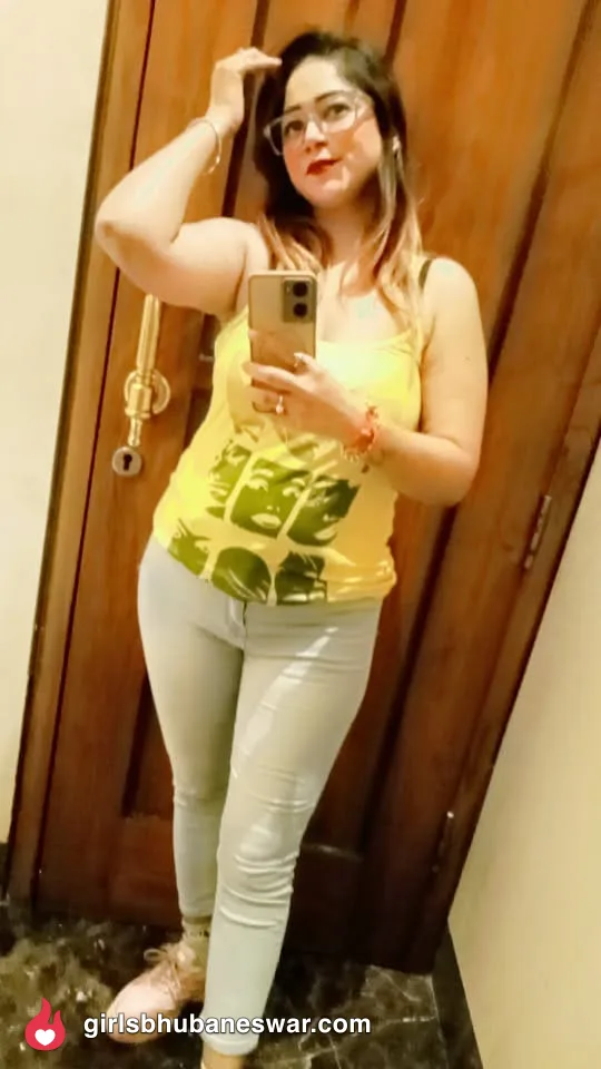 Pooja photo 6