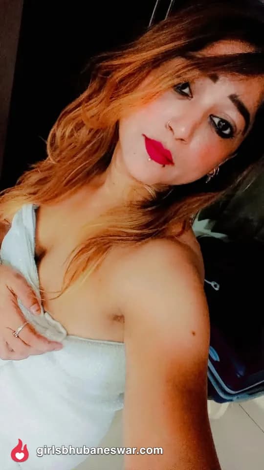 Pooja photo 7